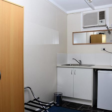 Chinchilla Motel Номер фото